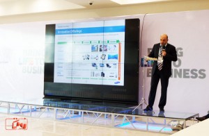 سخنان یکی از مدیران سامسونگ در همایش راه کار های تجاری سامسونگ 20 samsung bring life to business