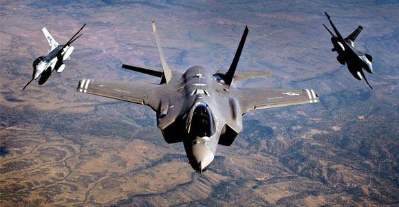جنگنده F-35 در مقابل جنگنده F-16 کم آورد 6 جنگنده F-35