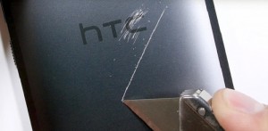 مقاومت سرسختانه ی HTC 10 در مقابل خراشیدگی ، خم شدن و آتش 17 تست مقاومت فیزیکی اچ تی سی 10