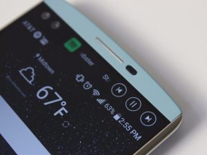 امکان عرضه گوشی LG V30 با صفحه نمایش OLED و عدم وجود صفحه نمایش دوم