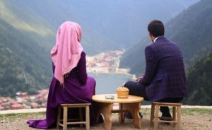 چگونه بفهمیم زن شوهر داری دوستمان دارد