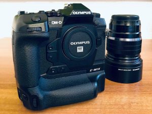 دوربین حرفه ای Olympus E-M1X