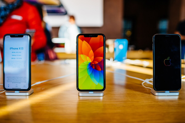 فروش آیفون کم هزینه SE2 در مقابل آیفون XR 6 فروش آیفون کم هزینه SE2 در مقابل آیفون XR