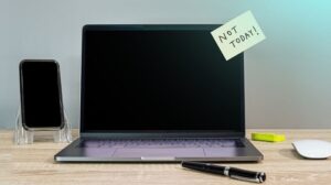 6 راهکار برای حل کار نکردن استیکی نوت (Sticky Notes) در ویندوز 11