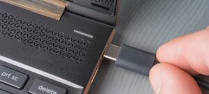 معرفی 3 روش برتر برای شارژ لپ تاپ با USB 28 معرفی 3 روش برتر برای شارژ لپ تاپ با USB