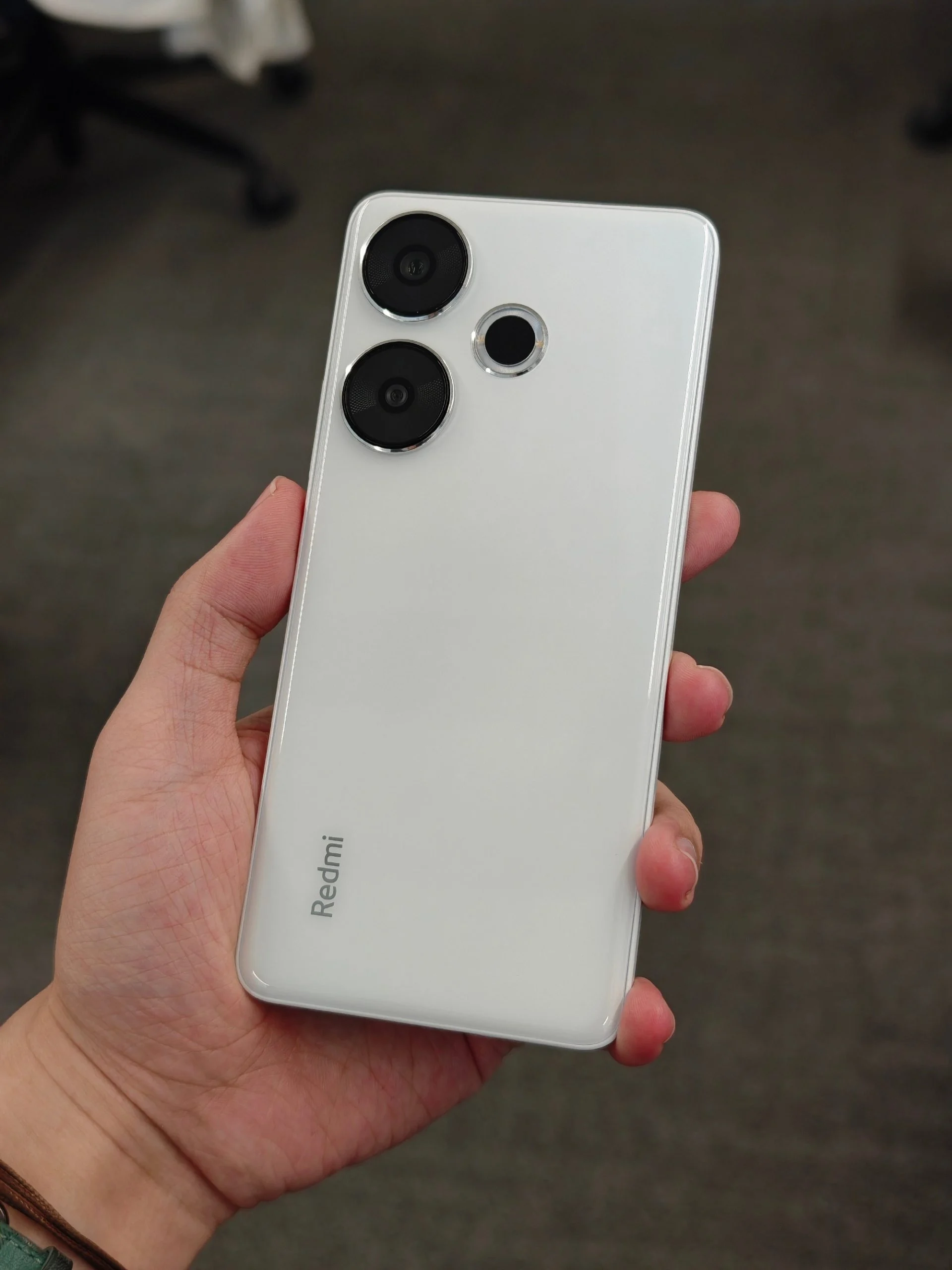 نسخه سفید Redmi Turbo 3 معرفی شد 9 نسخه سفید Redmi Turbo 3 معرفی شد