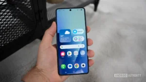 8 قابلیت جدید که به زودی با One UI 8.5 به گوشی های گلکسی سامسونگ میآیند 21 رابط کاربری One UI 8.5 خلاصه اعلانها را با هوش مصنوعی نمایش میدهد