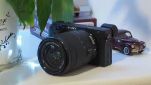 مقایسه دوربین کانن R50 با سونی A6400 - بررسی ویژگی‌ ها، تفاوت‌ ها و انتخاب بهترین گزینه