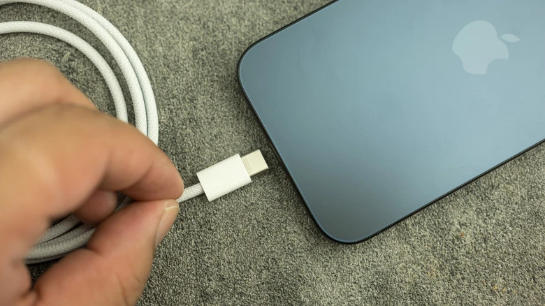 پشت پرده تغییر بزرگ اپل: چرا آیفون سرانجام به پورت USB-C تسلیم شد؟
