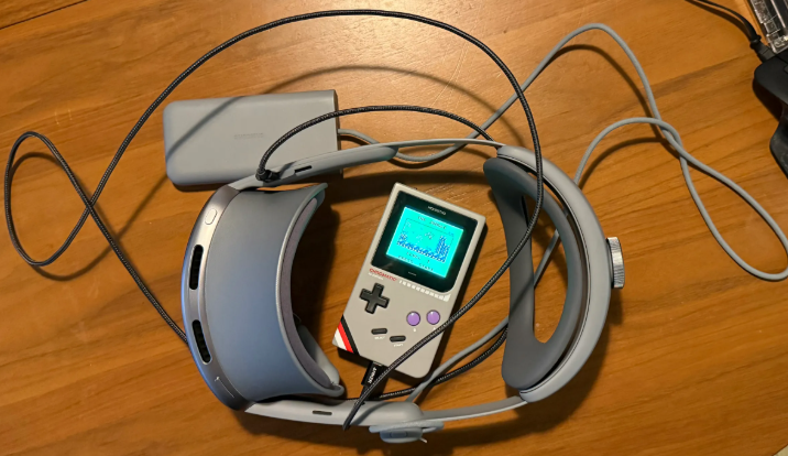 پورت USB-C مخفی گلکسی XR سامسونگ کشف شد: اتصال به هاب و لوازم جانبی بدون محدودیت 9 پورت USB-C مخفی گلکسی XR سامسونگ کشف شد: اتصال به هاب و لوازم جانبی بدون محدودیت