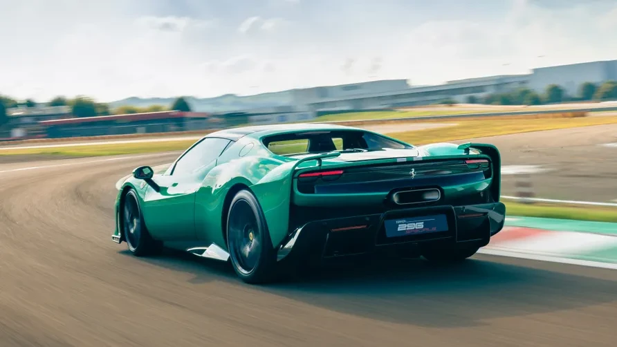 نقد و بررسی فراری 296 اسپشیاله (Ferrari 296 Speciale): هیولای هیبریدی ۸۶۸ اسب بخاری برای جاده و پیست