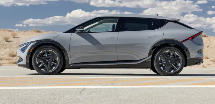 کیا EV6 جدید؛ بررسی به روز رسانی میان دورهای و تفاوت های کلیدی در مدل ۲۰۲۵ 9 کیا EV6 جدید؛ بررسی بهروزرسانی میاندورهای و تفاوتهای کلیدی در مدل ۲۰۲۵