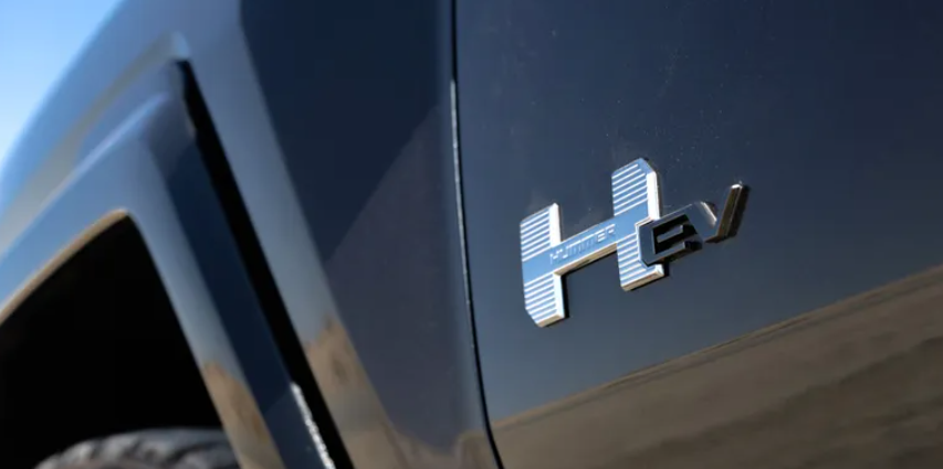 بررسی هامر EV SUV 2X: ارزان تر، کندتر، اما همچنان یک هیولای انفجاری 9 بررسی هامر EV SUV 2X: ارزان تر، کندتر، اما همچنان یک هیولای انفجاری