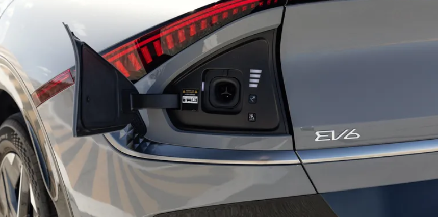 کیا EV6 جدید؛ بررسی به روز رسانی میان دورهای و تفاوت های کلیدی در مدل ۲۰۲۵ 10 کیا EV6 جدید؛ بررسی بهروزرسانی میاندورهای و تفاوتهای کلیدی در مدل ۲۰۲۵