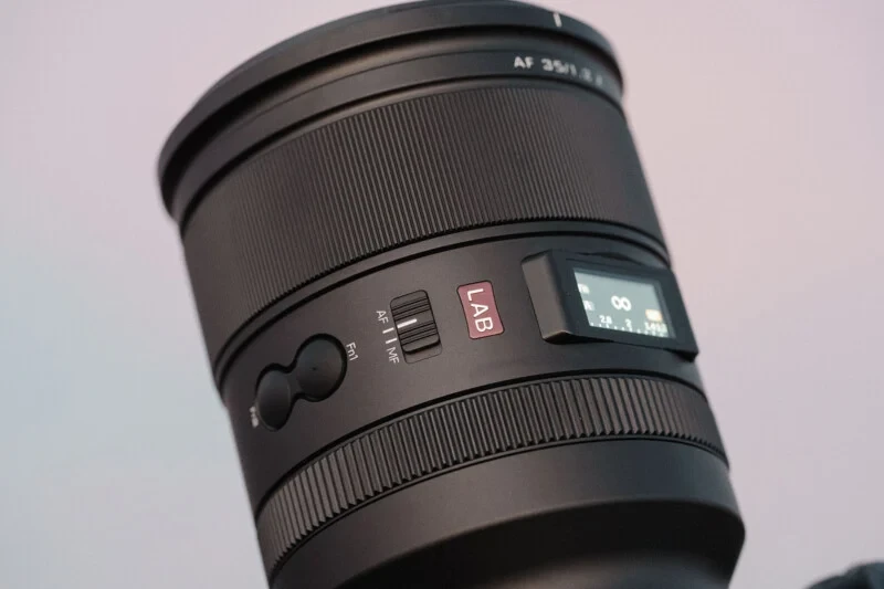 رقیب سرسخت نیکون از راه رسید؛ لنز فوق سریع Viltrox 35mm f/1.2 LAB برای مانت Z معرفی شد 10 رقیب سرسخت نیکون از راه رسید؛ لنز فوق سریع Viltrox 35mm f/1.2 LAB برای مانت Z معرفی شد