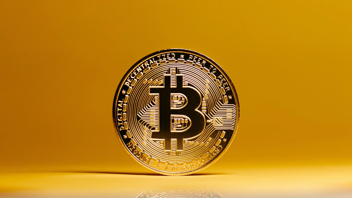 قیمت بیتکوین به بالای ۹۳۰۰۰ دلار رسید 6 بیتکوین
