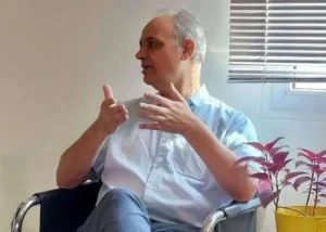 احمد زیدآبادی: قطع اینترنت امنیت نمی‌آورد؛ فشار روانی بر جامعه خطرناک است