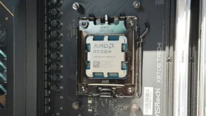 بررسی پردازنده AMD Ryzen 7 9850X3D؛ پادشاهی که برای تاج‌ و تخت جدید می‌جنگد 1