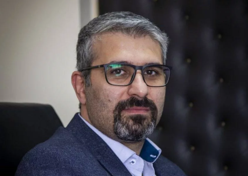 دولت مسئول تامین اینترنت است؛ وعده پایداری شبکه در نشست با فعالان دیجیتال 6 مجتبی بیات، سرپرست مرکز ارتباطات مردمی ریاست-جمهوری