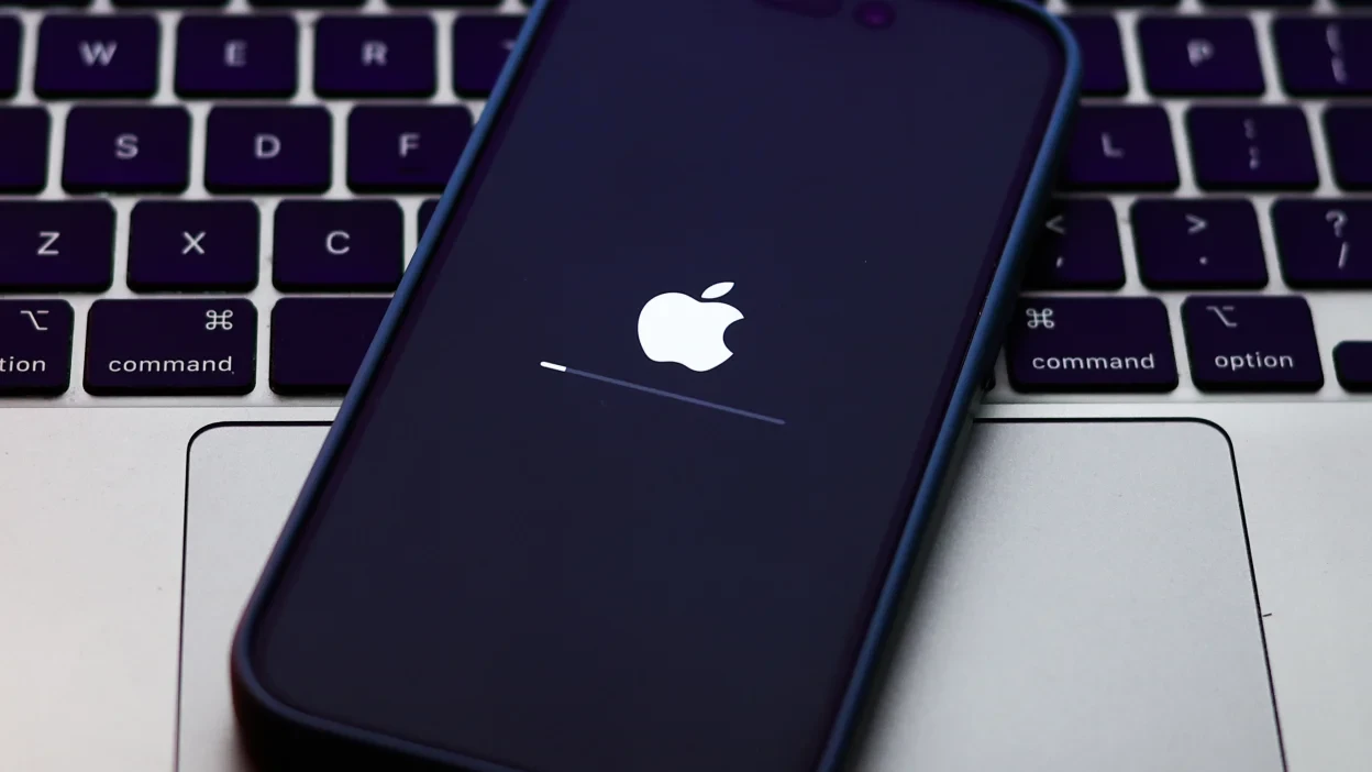 اپل iOS 26.3 را منتشر کرد؛ از قابلیت جنجالی انتقال به اندروید تا ارتقای حریم خصوصی 6 اپل iOS 26.3 را منتشر کرد؛ از قابلیت جنجالی انتقال به اندروید تا ارتقای حریم خصوصی