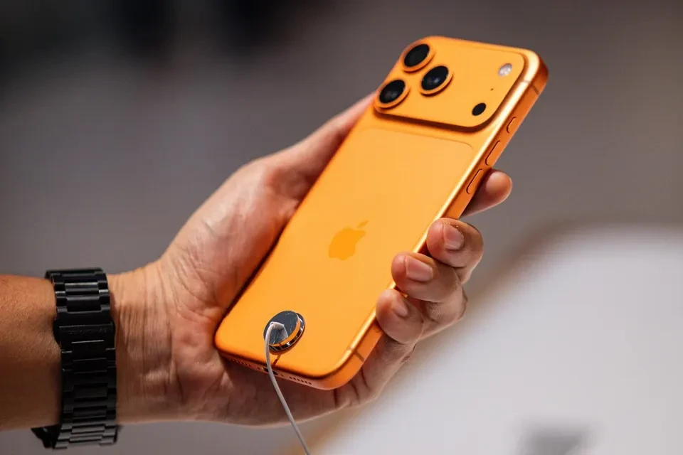 هشدار امنیتی اپل: ۳۹ حفره امنیتی در iOS 26.3 برطرف شد؛ همین حالا آیفون خود را آپدیت کنید 6 هشدار امنیتی اپل: ۳۹ حفره امنیتی در iOS 26.3 برطرف شد؛ همین حالا آیفون خود را آپدیت کنید