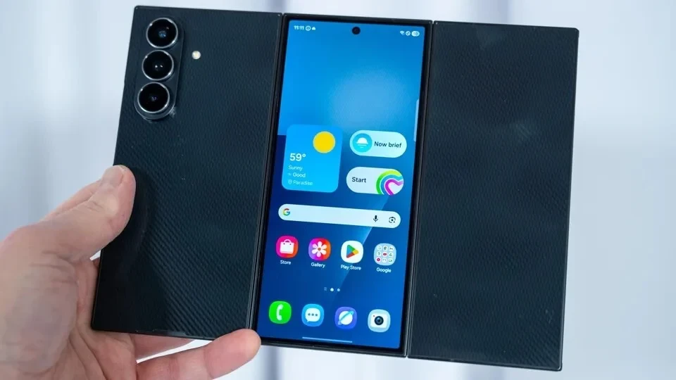 نقص فنی در نمایشگر انقلابی سامسونگ؛ اولین گزارش ها از خرابی Galaxy Z TriFold 6 نقص فنی در نمایشگر انقلابی سامسونگ؛ اولین گزارش ها از خرابی Galaxy Z TriFold