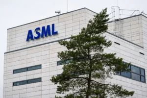 رشد ۴ درصدی سهام ASML پس از افزایش دوباره پیش‌بینی فروش؛ تقاضای بی‌سابقه برای تراشه‌های هوش مصنوعی
