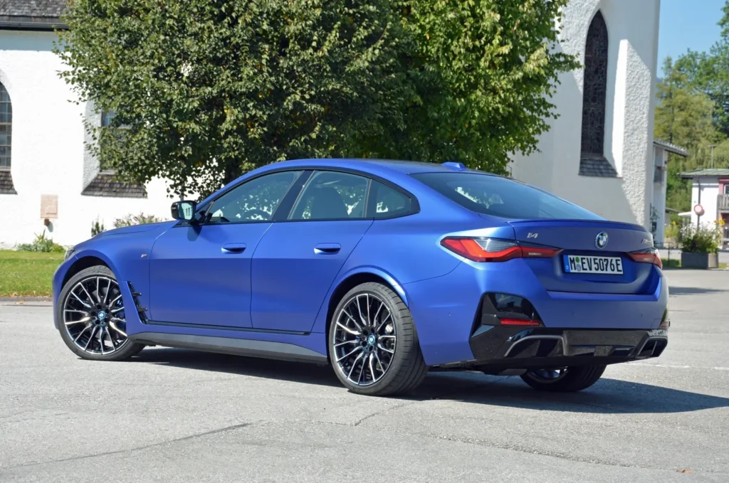 بی ام و بالاخره خودروی الکتریکی کروک مورد علاقه طرفداران را می‌سازد؛ همه چیز درباره BMW i4 کانورتیبل