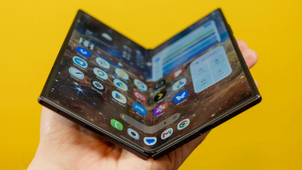 بررسی تخصصی گلکسی زد فولد ۸ اولترا سامسونگ (Galaxy Z Fold 8 Ultra)؛ تاشوی فوقالعاده با قیمتی نجومی 11 بررسی تخصصی گلکسی زد فولد ۸ اولترا سامسونگ (Galaxy Z Fold 8 Ultra)؛ تاشوی فوقالعاده با قیمتی نجومی