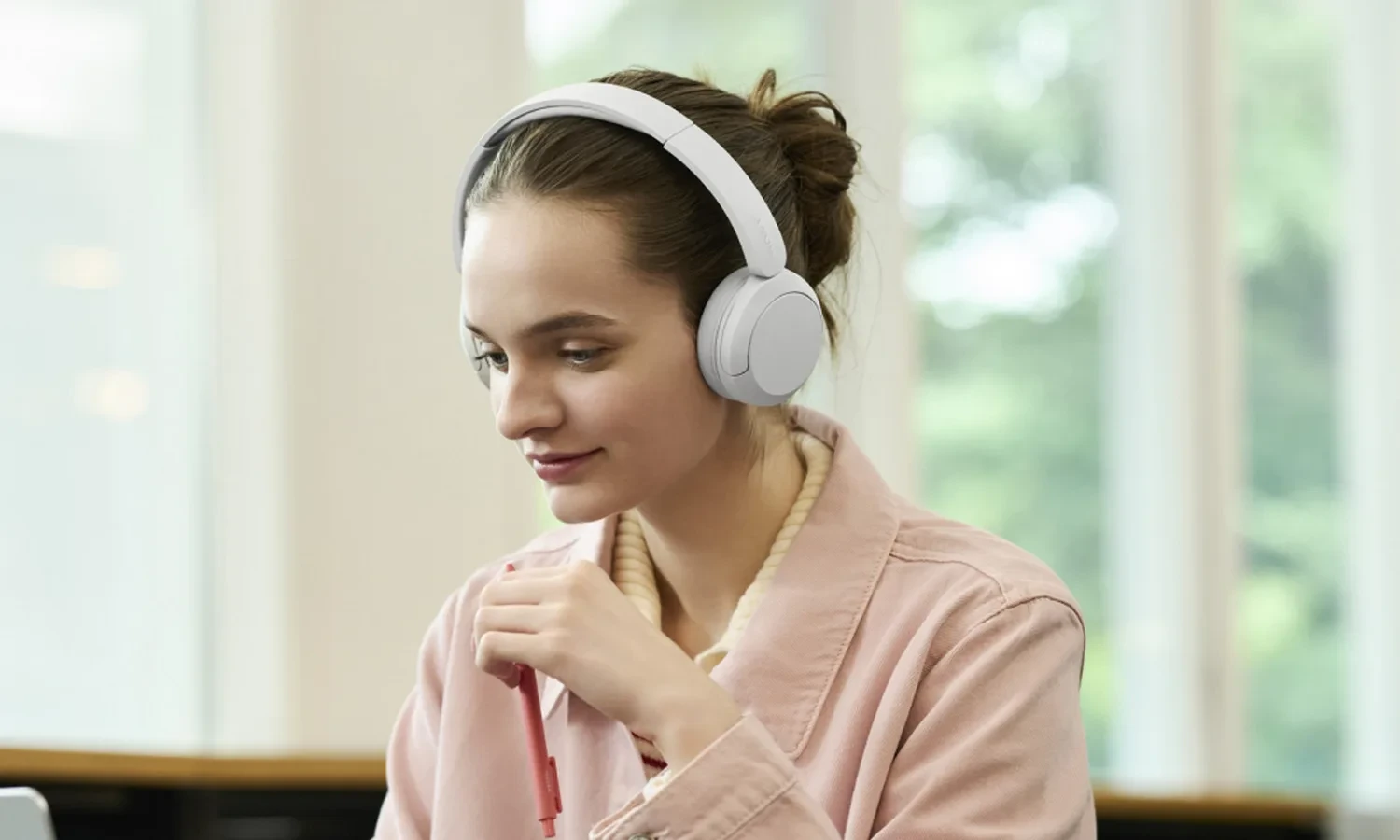 سونی از هدفون های بی سیم WH-CH730N و WH-CH530 رونمایی کرد؛ شارژدهی تا ۷۵ ساعت، بلوتوث ۶.۰ و قابلیت های صوتی هوش مصنوعی 10 سونی از هدفون های بی سیم WH-CH730N و WH-CH530 رونمایی کرد؛ شارژدهی تا ۷۵ ساعت، بلوتوث ۶.۰ و قابلیت های صوتی هوش مصنوعی