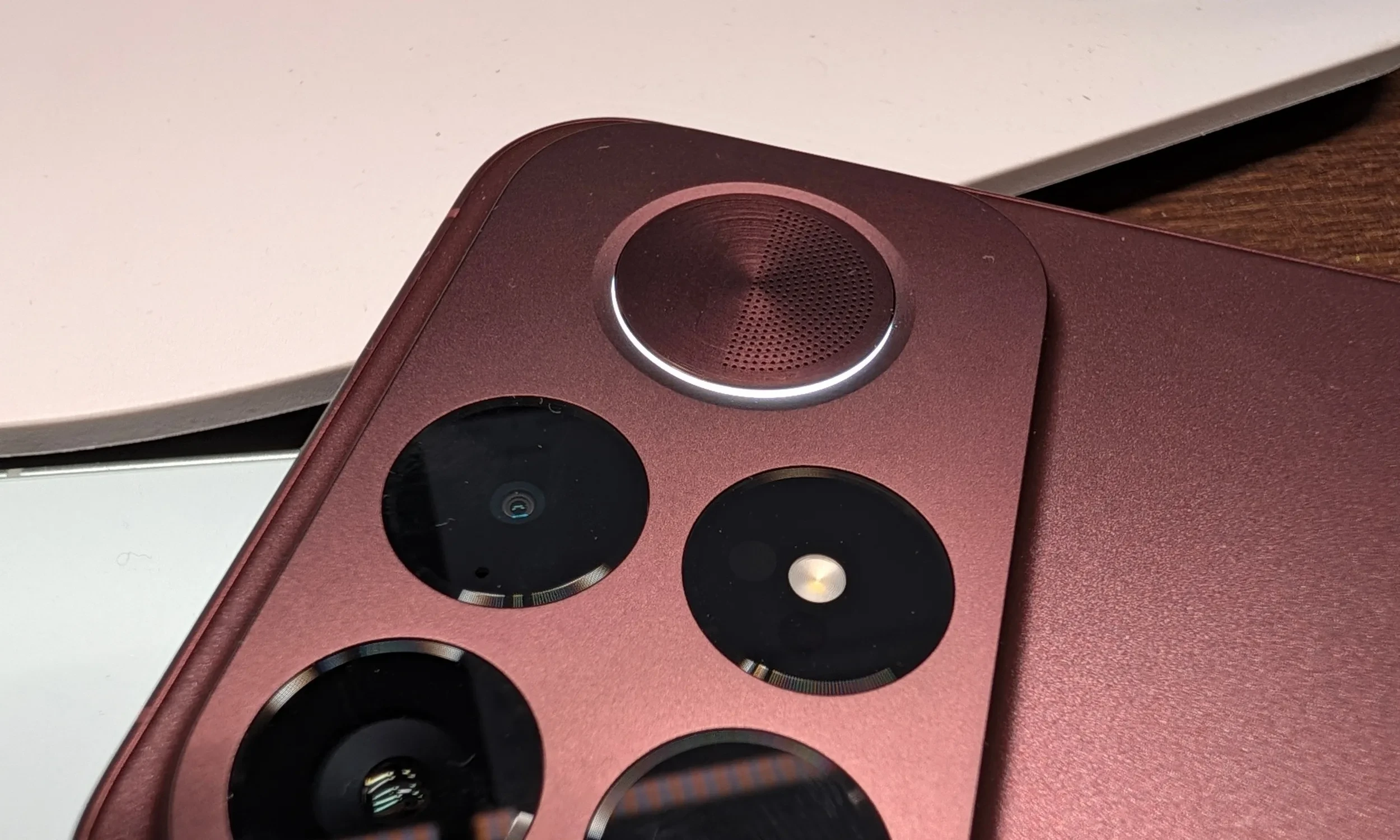 بررسی تخصصی پوکو F9 اولترا (POCO F9 Ultra)؛ سابووفر اختصاصی Bose، باتری غولپیکر و فراتر از یک پرچمدار! 11 بررسی تخصصی پوکو F9 اولترا (POCO F9 Ultra)؛ سابووفر اختصاصی Bose، باتری غولپیکر و فراتر از یک پرچمدار!