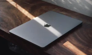 اپل صفحه نمایش لمسی را برای مک‌ ها می‌خواهد، اما خط تولید مک‌بوک ممکن است بسیار پیچیده شود