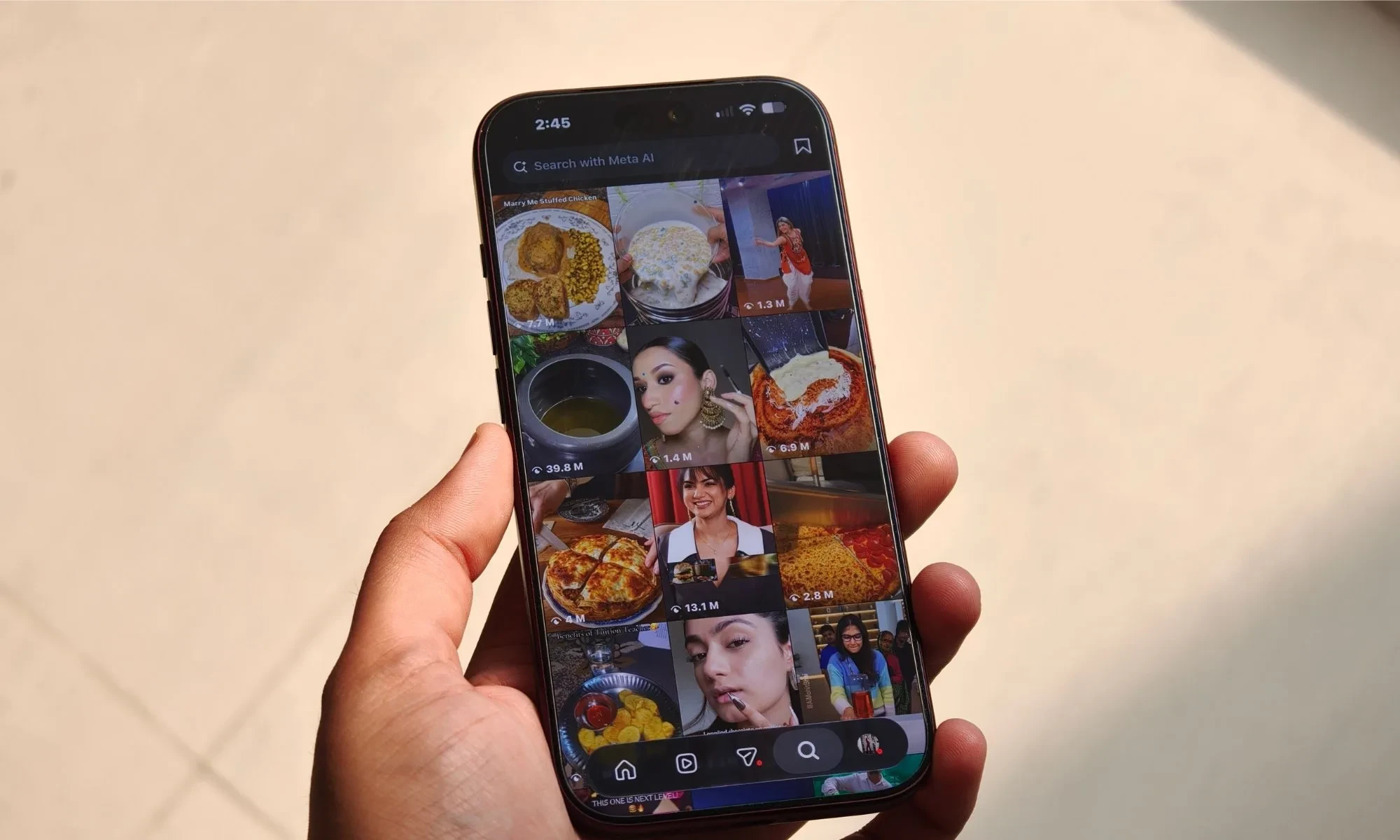بررسی تخصصی آیفون ۱۸ پرو (iPhone 18 Pro)؛ آیا پرچمدار جدید اپل ارزش خرید دارد؟ 16 It’s smooth, easy to understand, and everything feels so well put together.