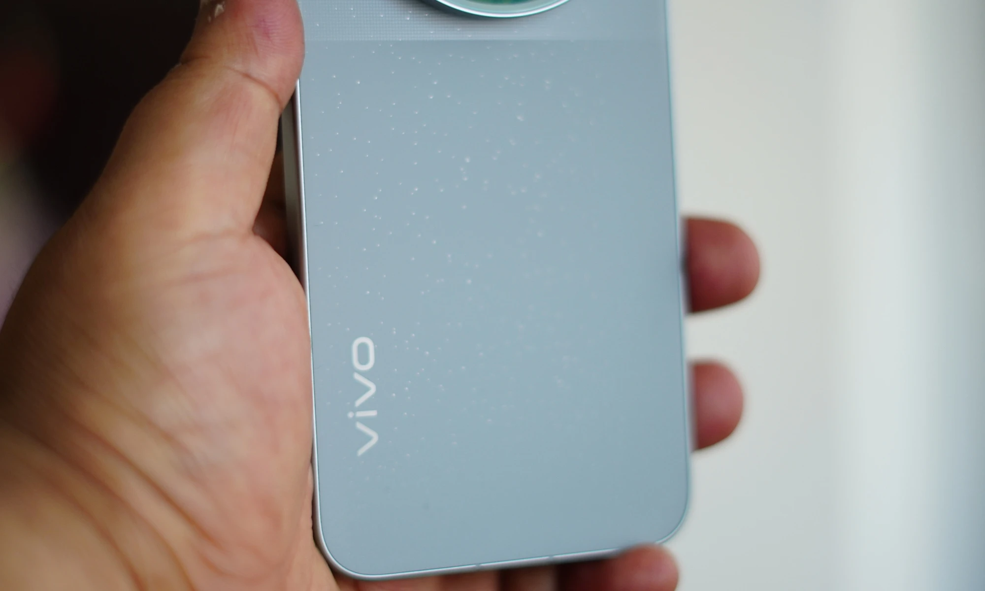 نگاه اولیه به Vivo X500 Pro Max؛ خط و نشان پرچمدار جدید ویوو برای رقبا 9 نگاه اولیه به Vivo X500 Pro Max؛ خط و نشان پرچمدار جدید ویوو برای رقبا