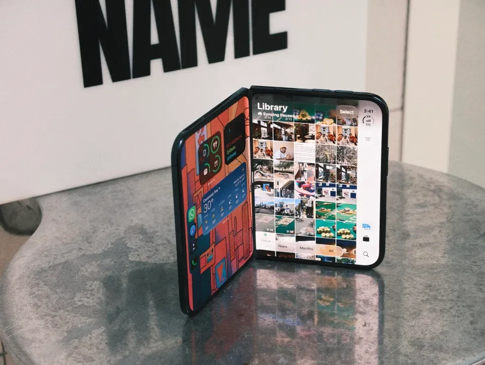 بررسی اولیه آیفون دوئو (iPhone Duo) پس از ۴ روز استفاده در دنیای واقعی: نقاط قوت و ضعف اولین گوشی تاشو اپل 6 بررسی اولیه آیفون دوئو (iPhone Duo) پس از ۴ روز استفاده در دنیای واقعی: نقاط قوت و ضعف اولین گوشی تاشو اپل