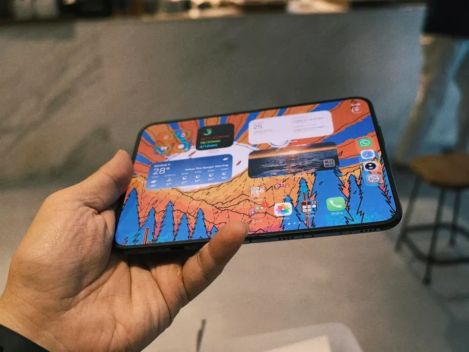 بررسی اولیه آیفون دوئو (iPhone Duo) پس از ۴ روز استفاده در دنیای واقعی: نقاط قوت و ضعف اولین گوشی تاشو اپل 9 بررسی اولیه آیفون دوئو (iPhone Duo) پس از ۴ روز استفاده در دنیای واقعی: نقاط قوت و ضعف اولین گوشی تاشو اپل