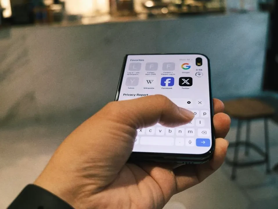 بررسی اولیه آیفون دوئو (iPhone Duo) پس از ۴ روز استفاده در دنیای واقعی: نقاط قوت و ضعف اولین گوشی تاشو اپل 16 بررسی اولیه آیفون دوئو (iPhone Duo) پس از ۴ روز استفاده در دنیای واقعی: نقاط قوت و ضعف اولین گوشی تاشو اپل