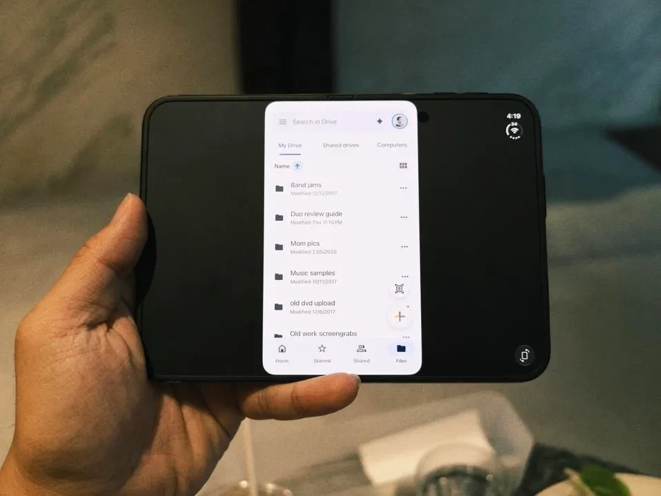 بررسی اولیه آیفون دوئو (iPhone Duo) پس از ۴ روز استفاده در دنیای واقعی: نقاط قوت و ضعف اولین گوشی تاشو اپل 17 بررسی اولیه آیفون دوئو (iPhone Duo) پس از ۴ روز استفاده در دنیای واقعی: نقاط قوت و ضعف اولین گوشی تاشو اپل