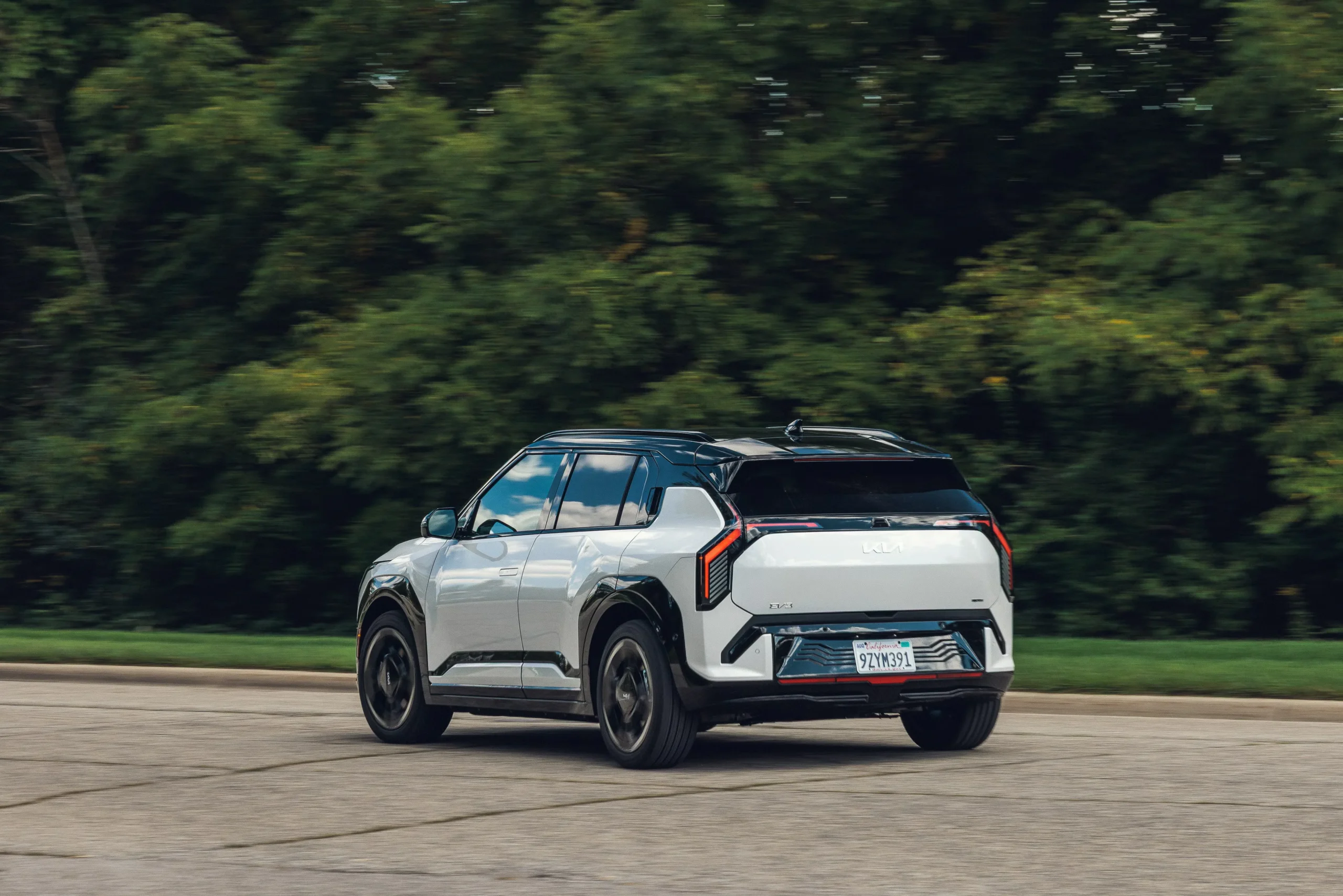 بررسی کیا EV3 GT-Line مدل ۲۰۲۷؛ شاسی بلند برقی کوچک با برد مناسب و کابین جادار 9 کیا EV3